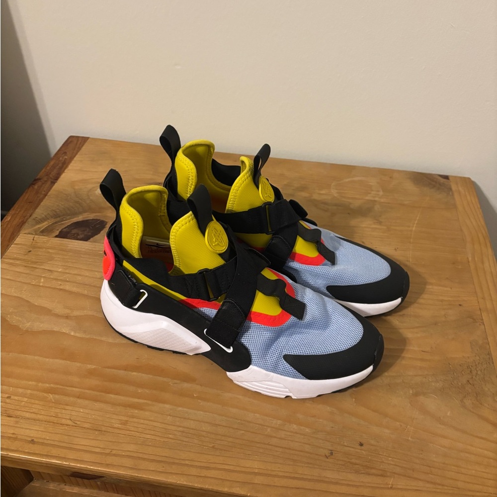 Nike Huarache City size 9.5